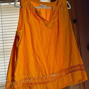 Crown and Ivory women’s top